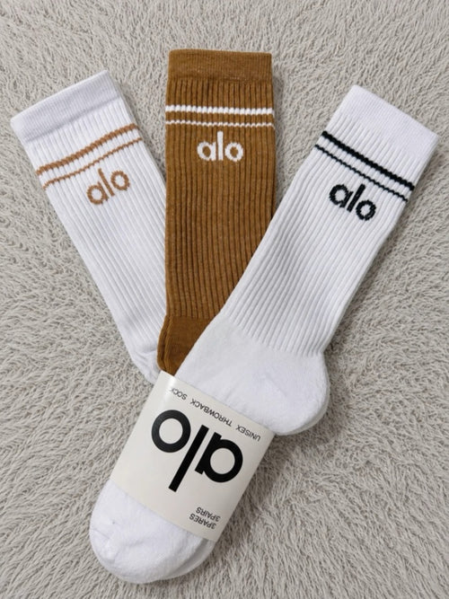 Calcetines Alo en blanco y café con franjas y logotipos a contraste