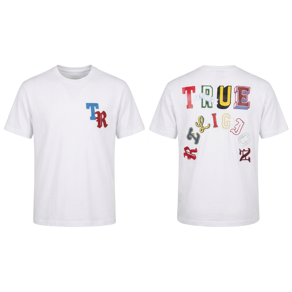 Playera blanca con letras multicolor, vistas frontal y trasera sobre fondo blanco liso