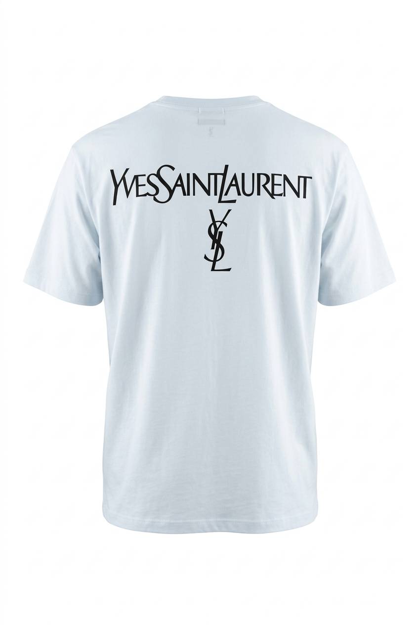 Playera YSL blanca de espalda en maniquí invisible con fondo blanco