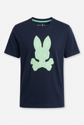 Playera azul marino con gráfico verde claro, frente en maniquí invisible