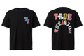 Playera negra con letras multicolor de frente y espalda, con pecho holgado y maniquí invisible sobre fondo blanco
