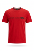 Playera BOSS roja con etiqueta interior del cuello