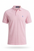 Polo rosa con etiqueta interior del cuello